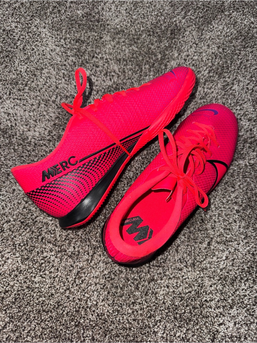 Nike Mercurial Red/Black Low Top Lace-Up Soccer Sneaker Rubber Outsole